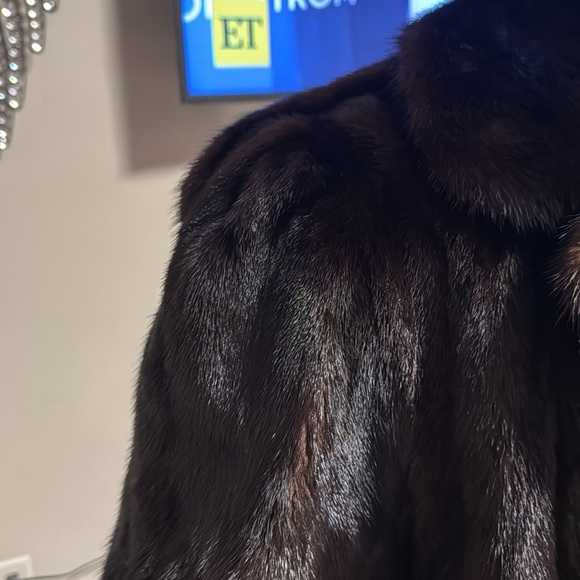 Mahogany 100% Authentic Mink Coat - Picture 6 of 11